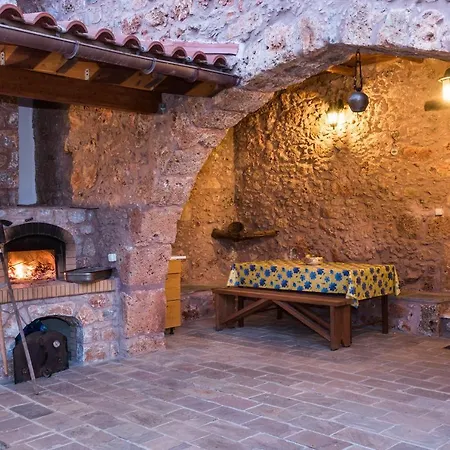 Holiday home Aradena Traditional House 3 Aradhaina