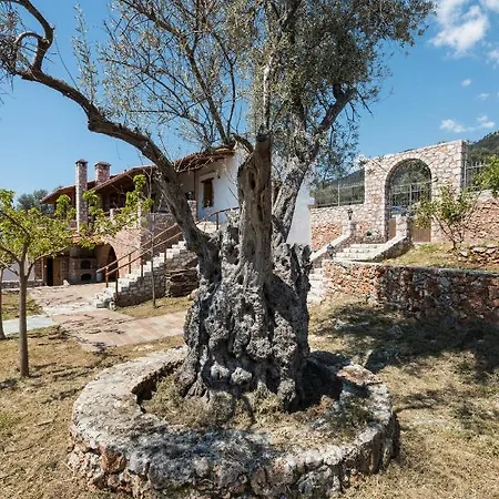 Holiday home Aradena Traditional House 3 Aradhaina